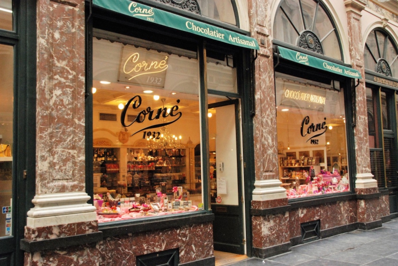 chocolaterie-CARCES-min_chocolate_chocolaterie_shop_luxury_chic_gallery_brussels_belgium-558146